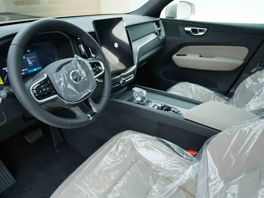 Volvo XC60 — фото 10