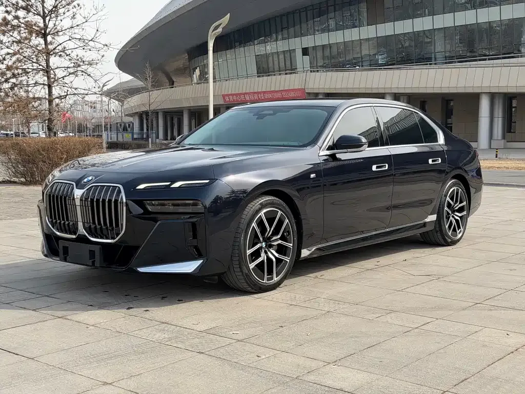 BMW 7 Series — фото 1