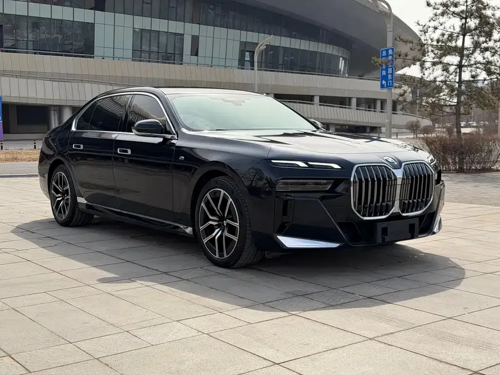 BMW 7 Series — фото 2