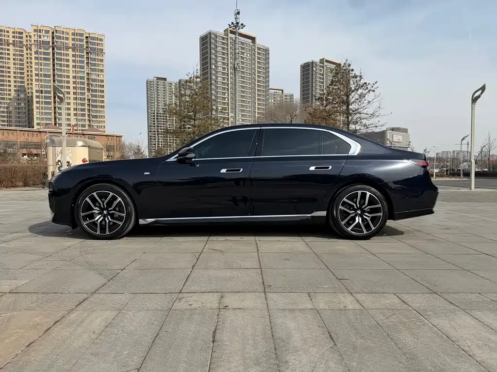 BMW 7 Series — фото 4