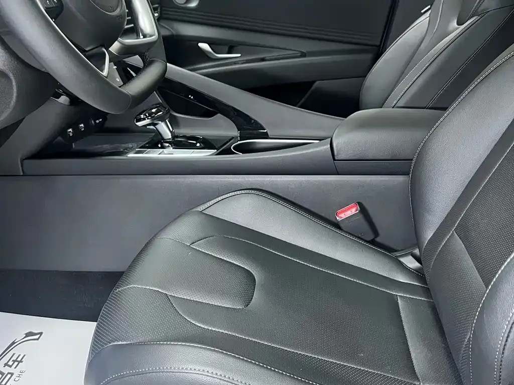Hyundai Elantra 2022 из CN, фото 10