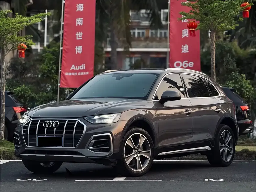 Audi Q5L — фото 1