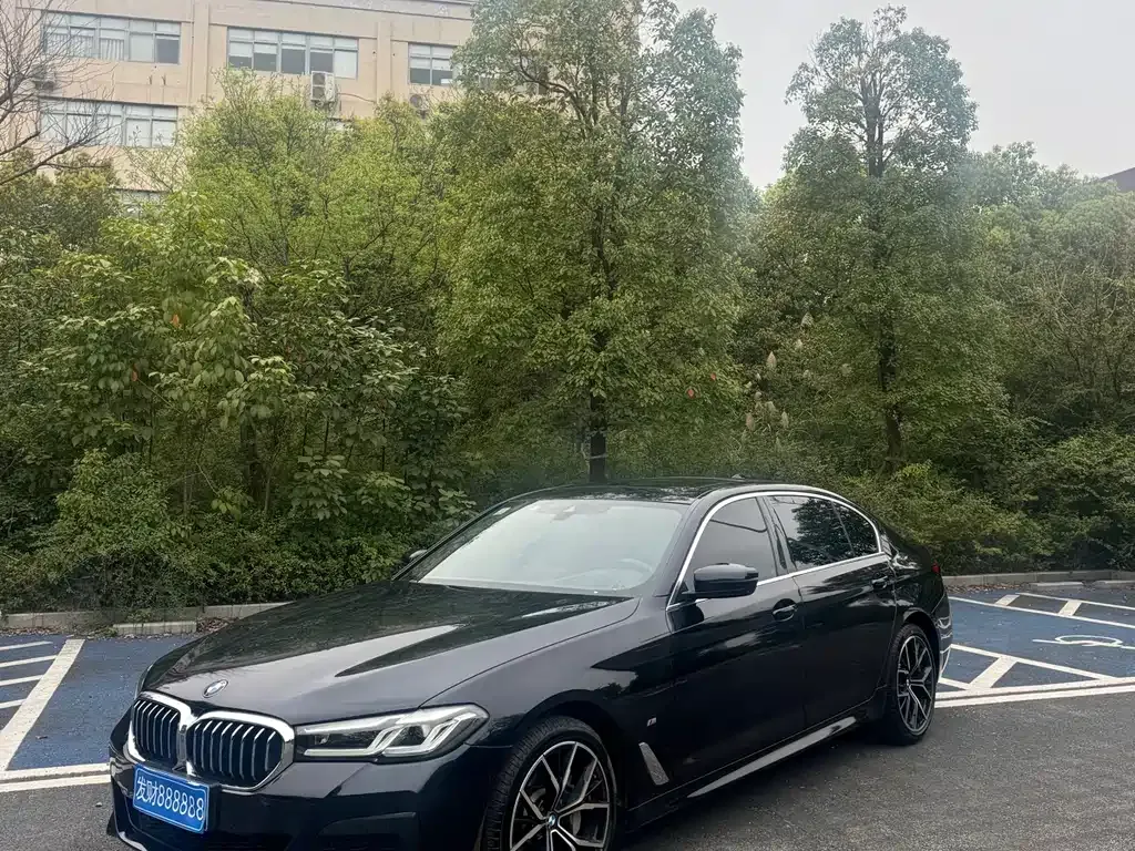 BMW 5 Series — фото 1