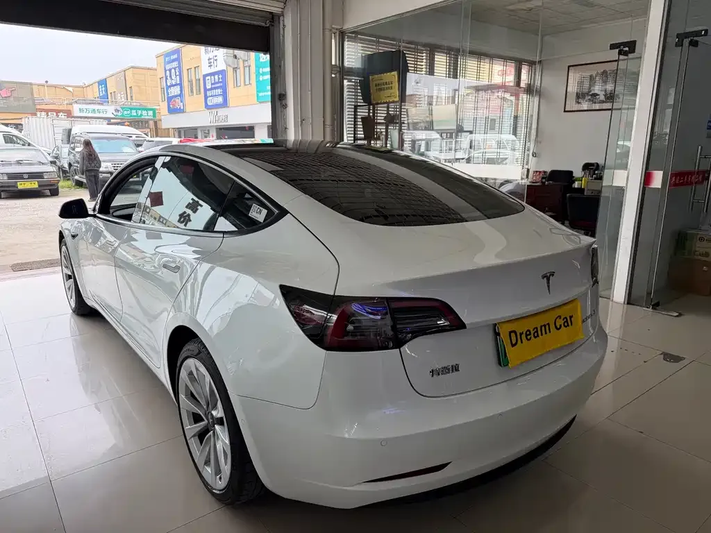 Tesla Model 3 — фото 6