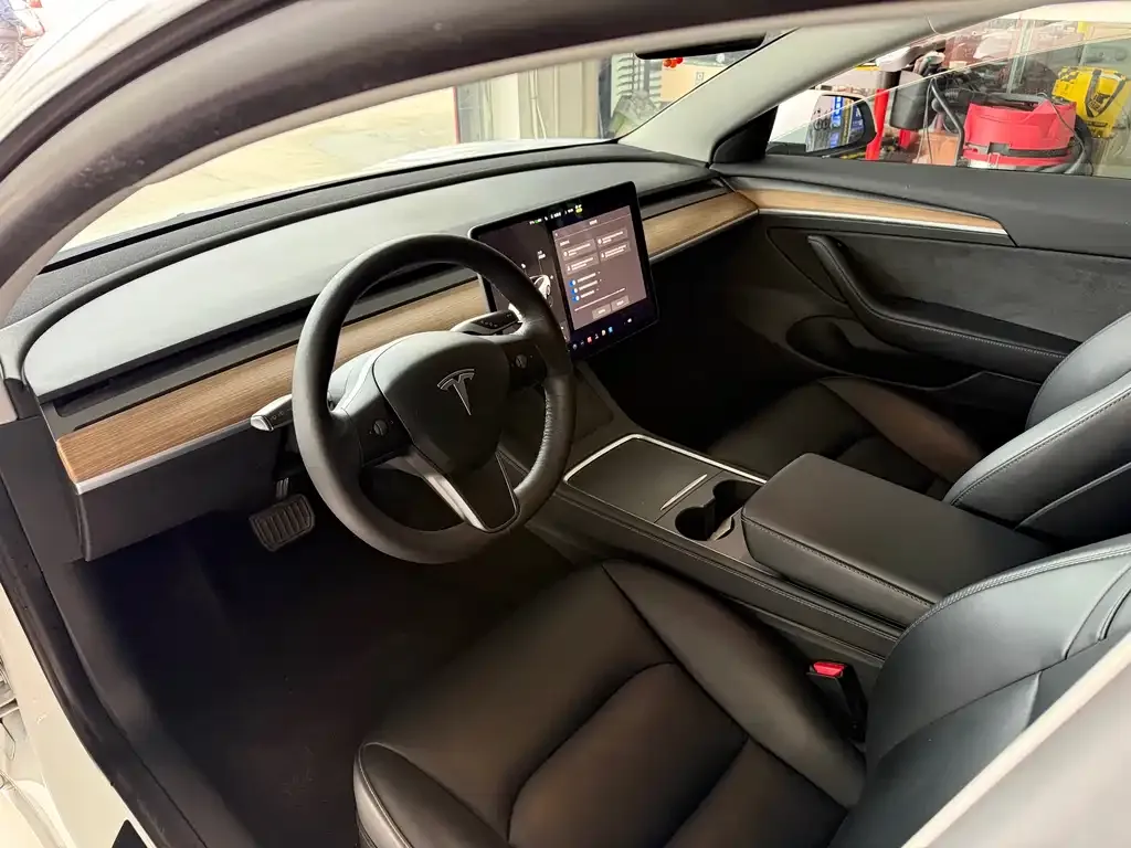 Tesla Model 3 — фото 4