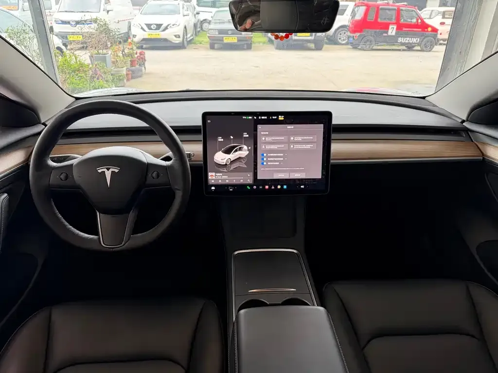 Tesla Model 3 — фото 8