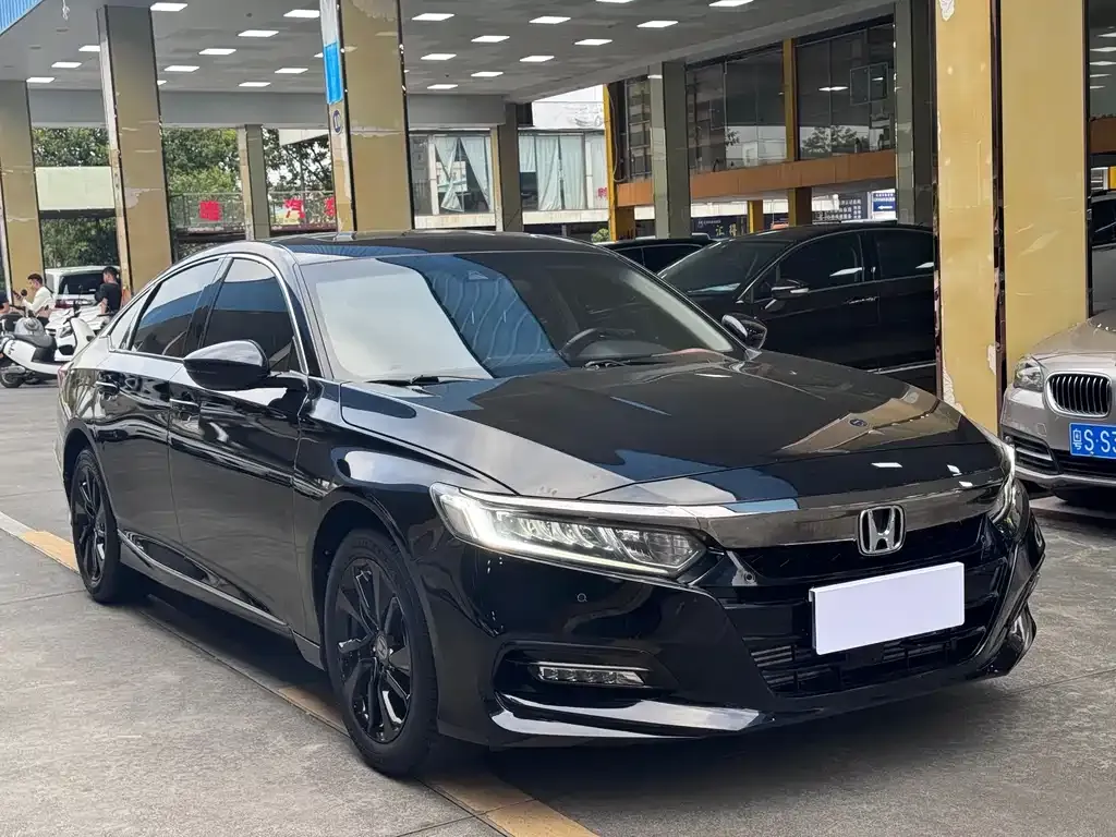 Honda Accord — фото 8