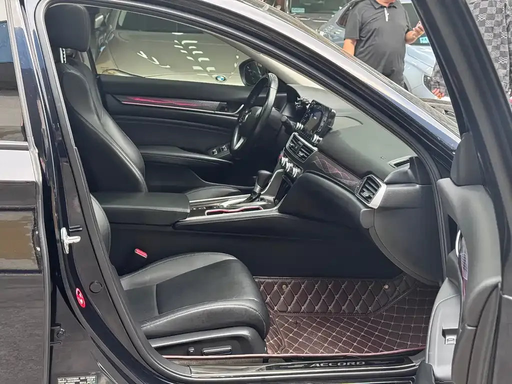 Honda Accord — фото 10