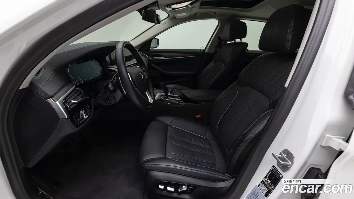 BMW 5-Series 2023 из KR, фото 10