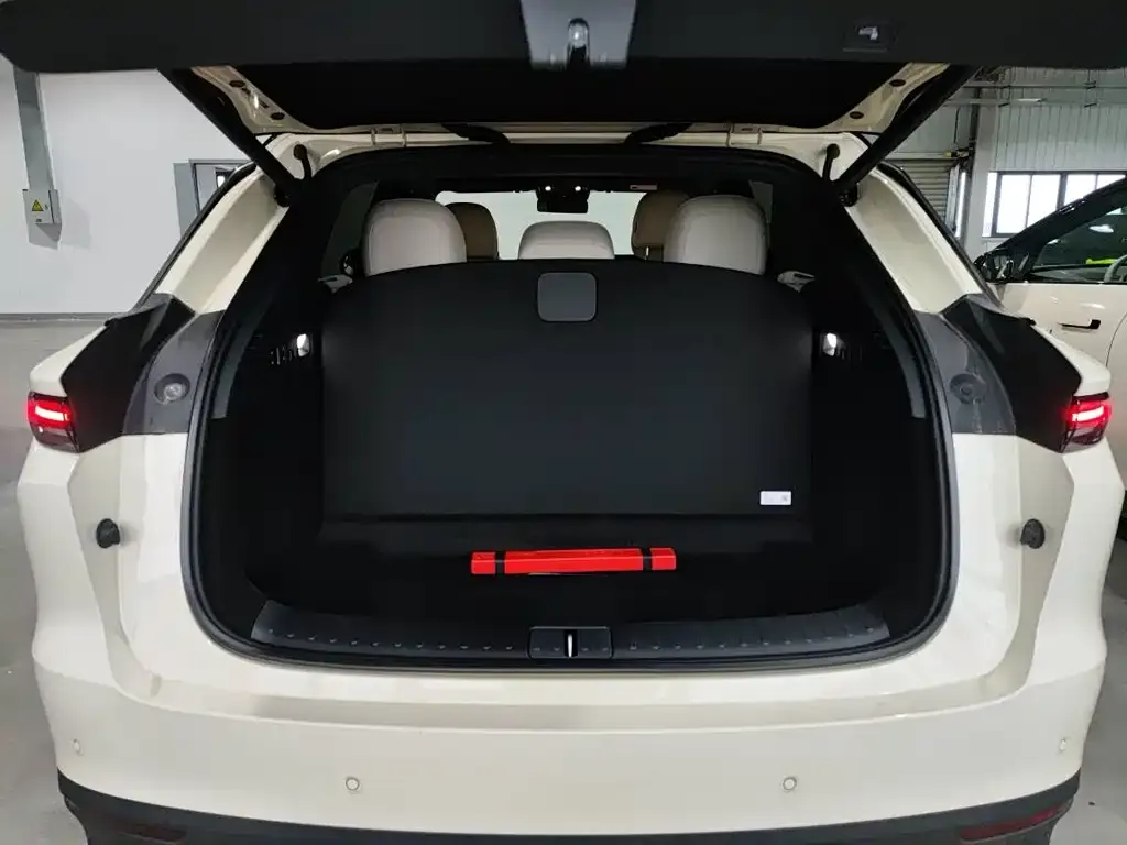 Li Auto i6 — фото 2