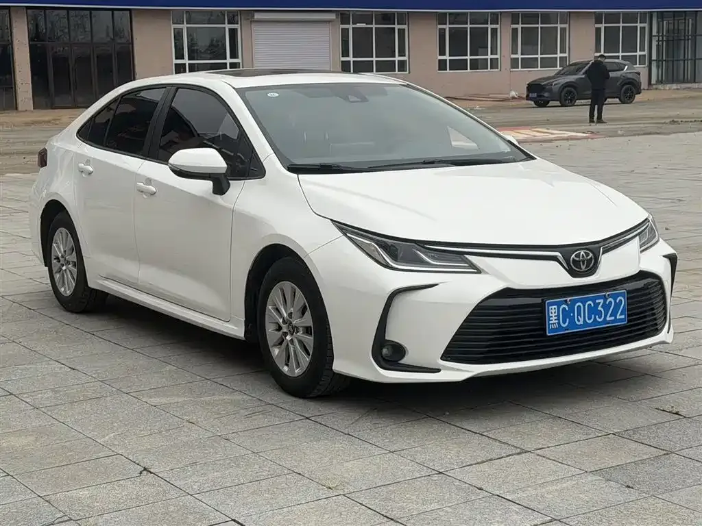 Toyota Corolla — фото 7