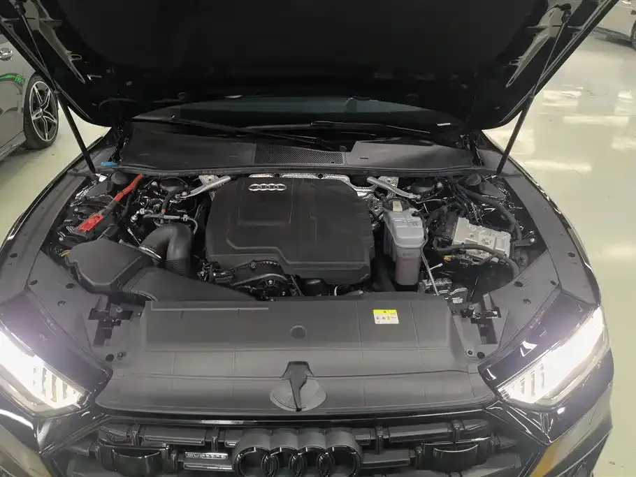 Audi A7L 2024 из CN, фото 10