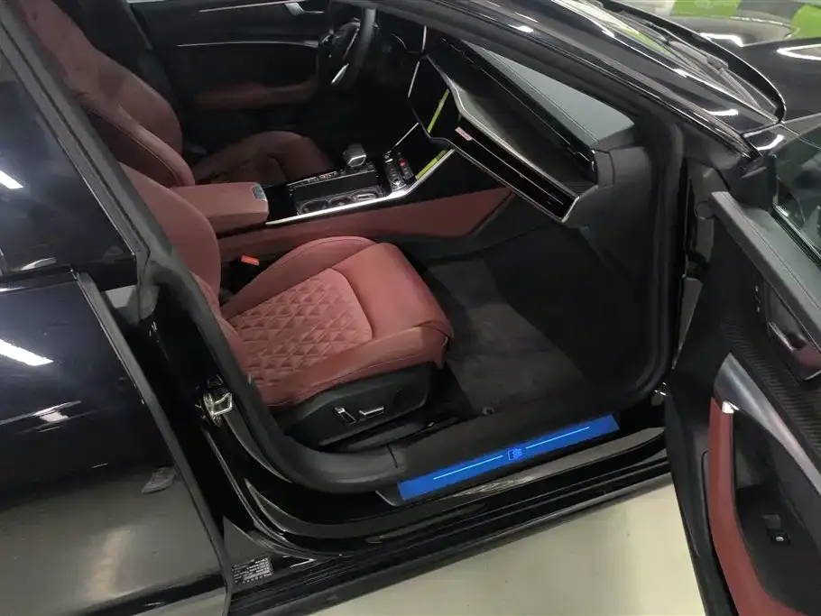 Audi A7L 2024 из CN, фото 6