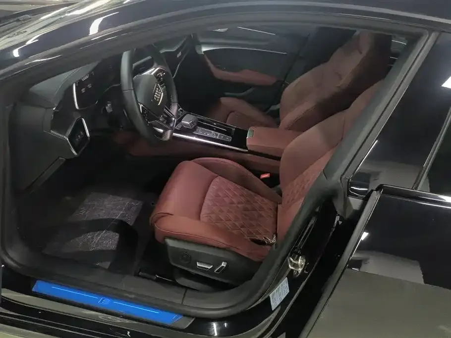 Audi A7L 2024 из CN, фото 9