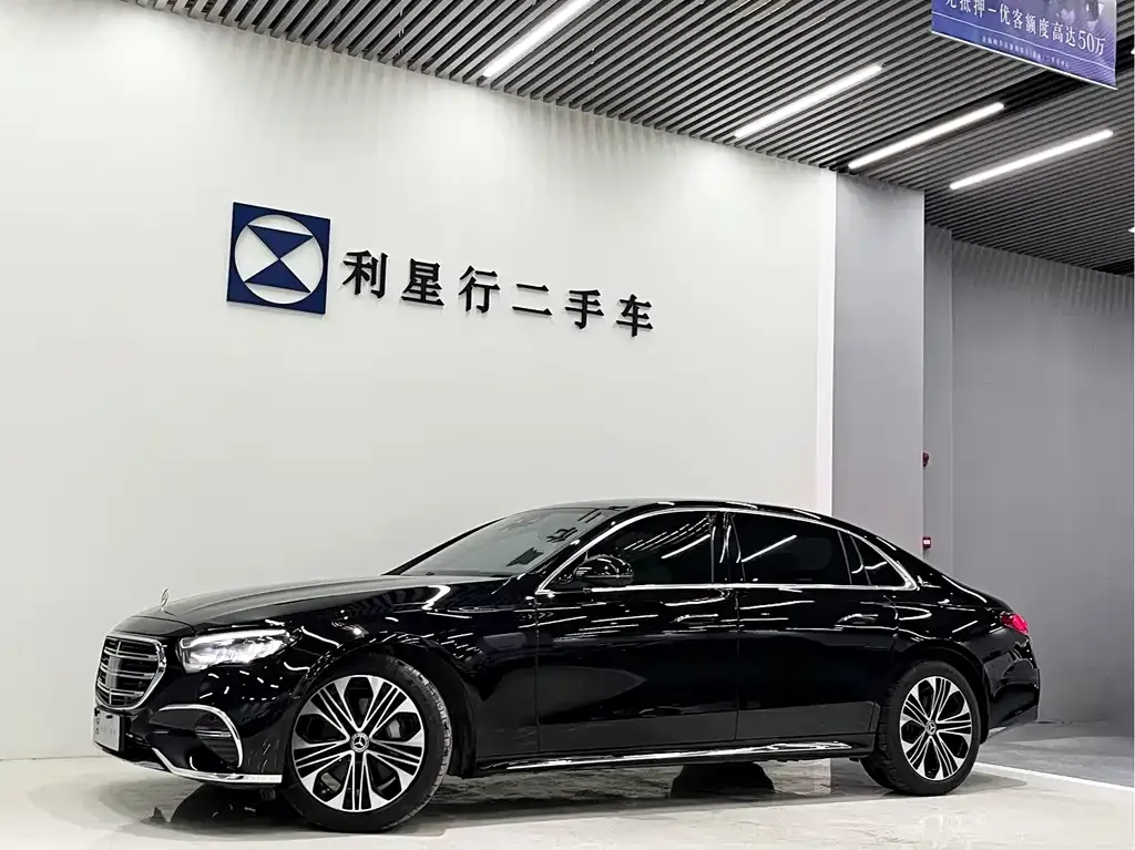 Mercedes-Benz E-Class — фото 1