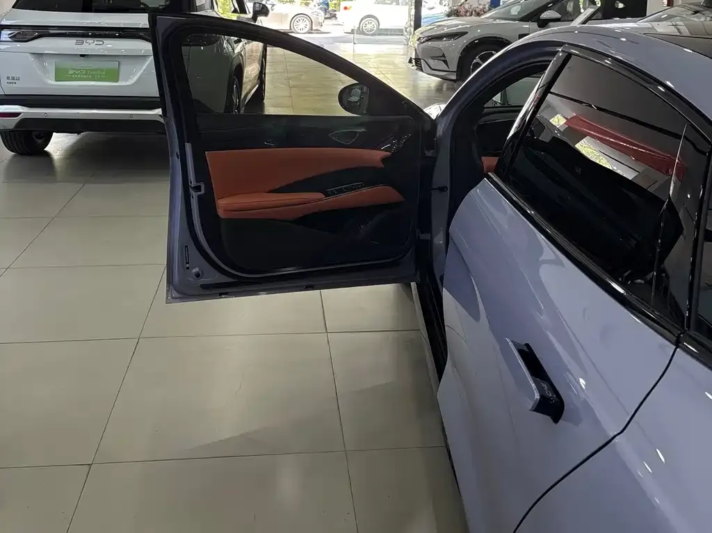 BYD Seal — фото 10