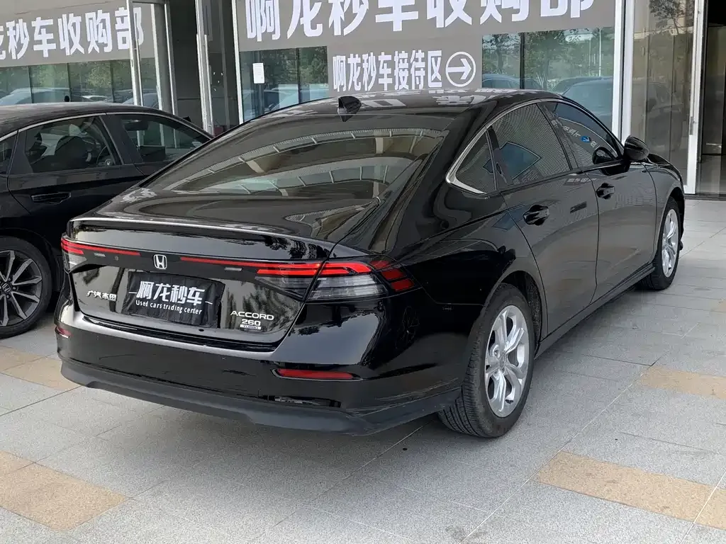 Honda Accord — фото 8