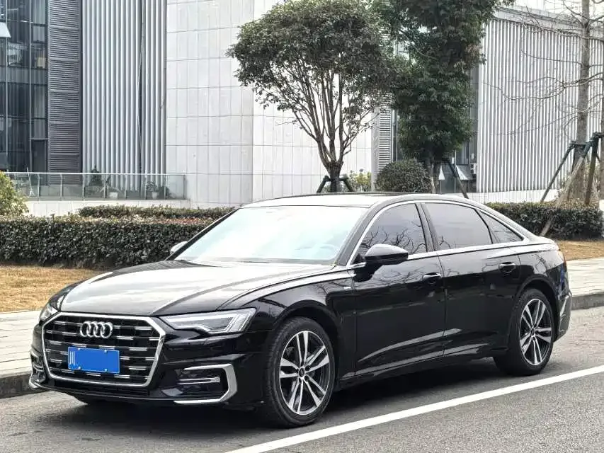 Audi A6L — фото 1