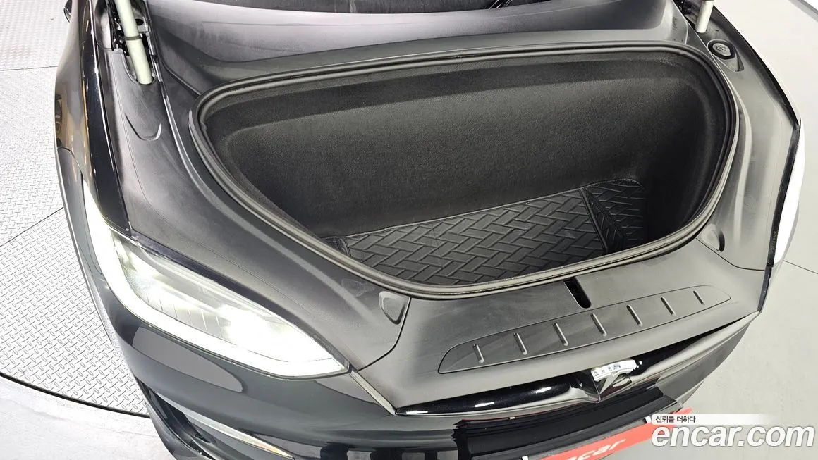 Tesla Model X — фото 10