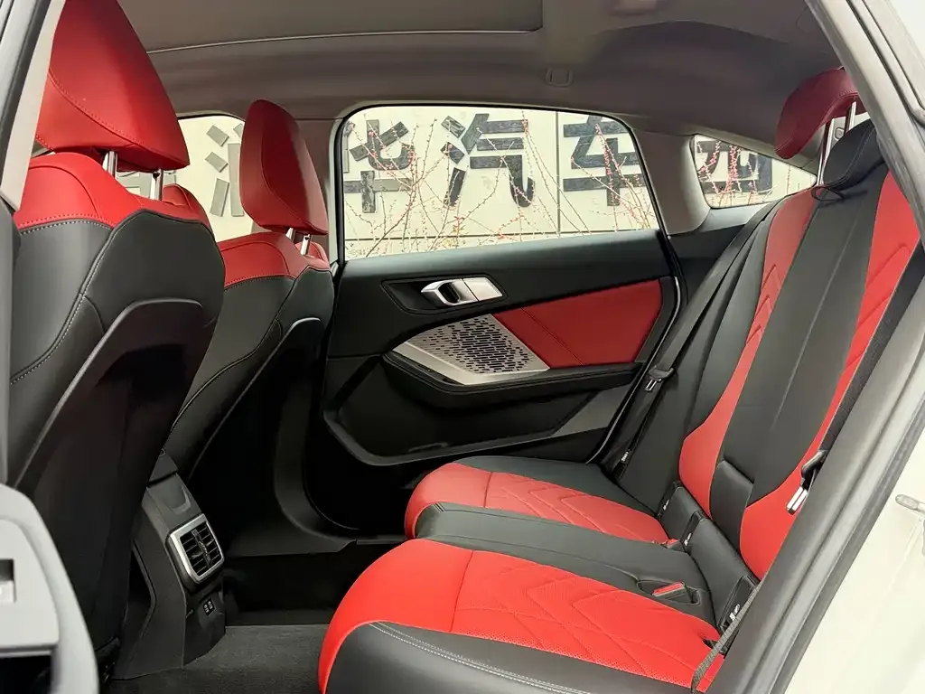 BMW 2 Series 2025 из CN, фото 8
