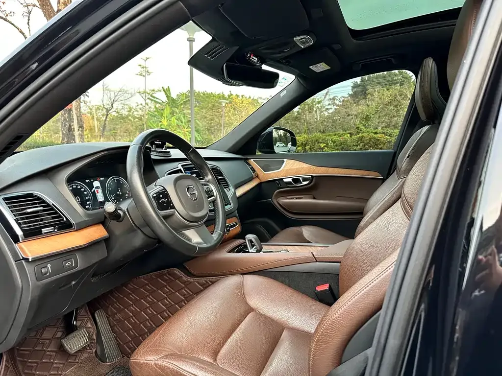 Volvo XC90 — фото 2