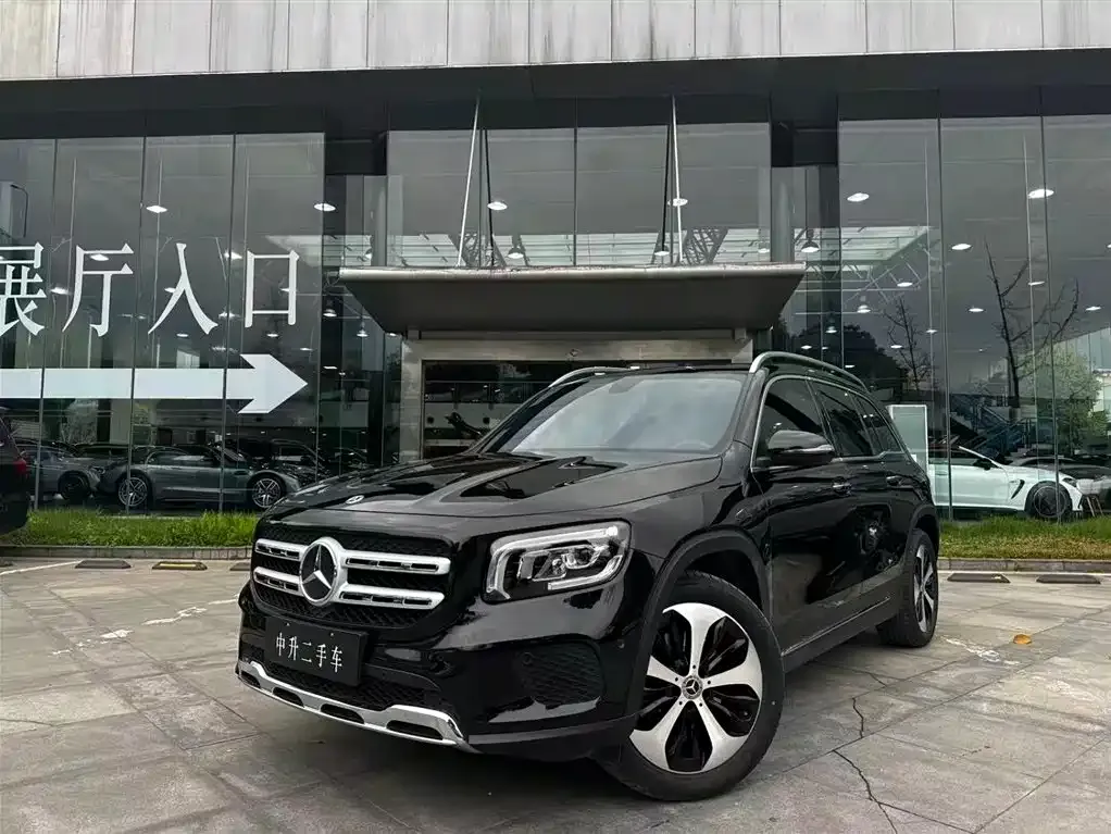Mercedes-Benz GLB — фото 1