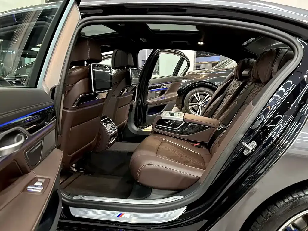 BMW 7 Series — фото 4