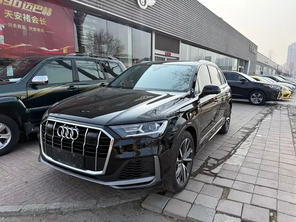 Audi Q7 — фото 1