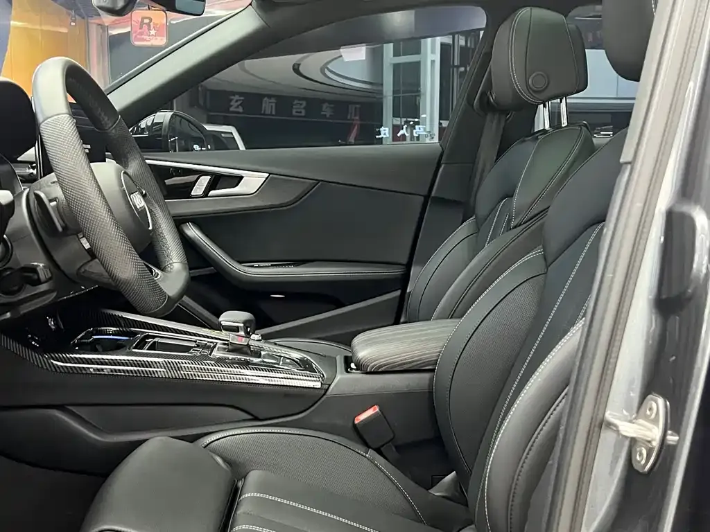 Audi A4L 2024 из CN, фото 8