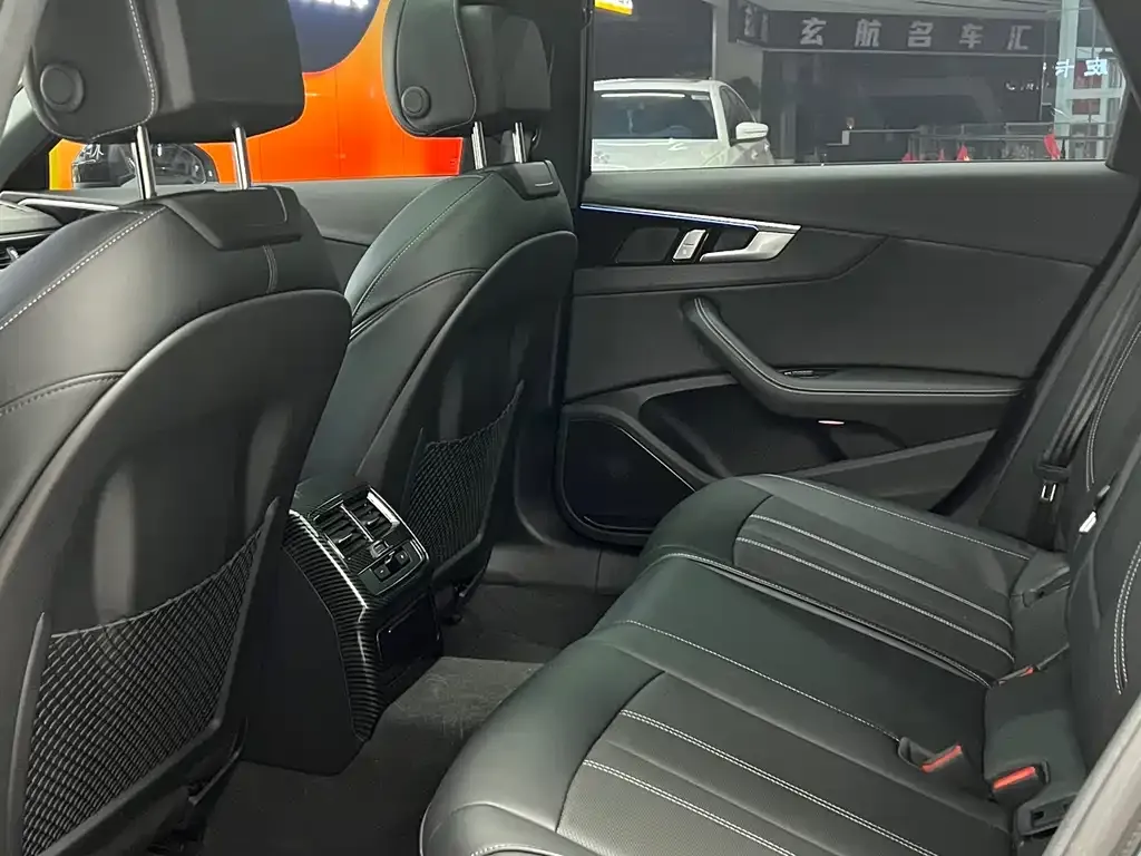 Audi A4L 2024 из CN, фото 7