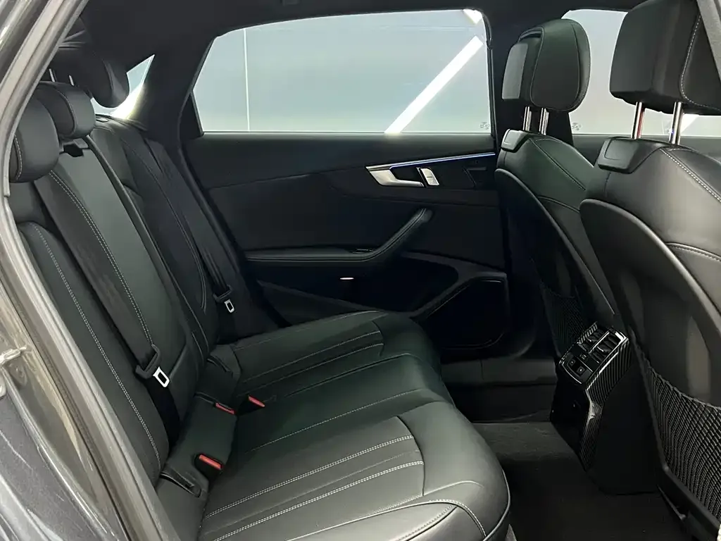 Audi A4L 2024 из CN, фото 2