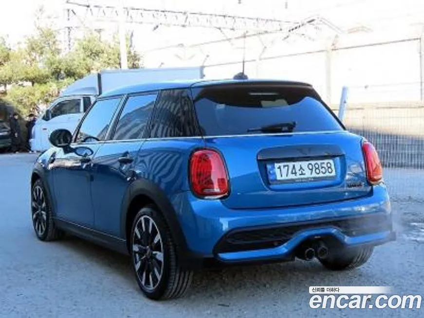 Mini Cooper 2023 из KR, фото 2