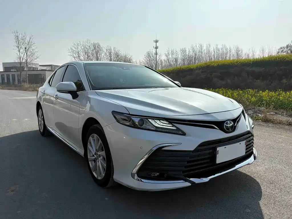 Toyota Camry — фото 6