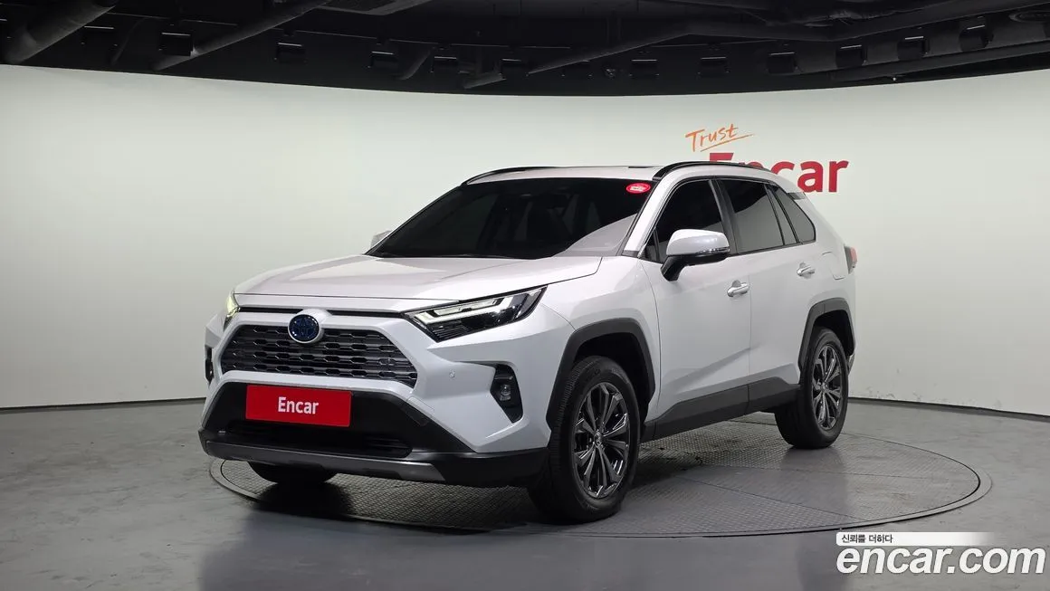 Toyota RAV4 — фото 1