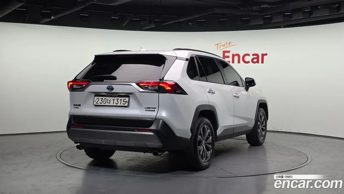 Toyota RAV4 — фото 10