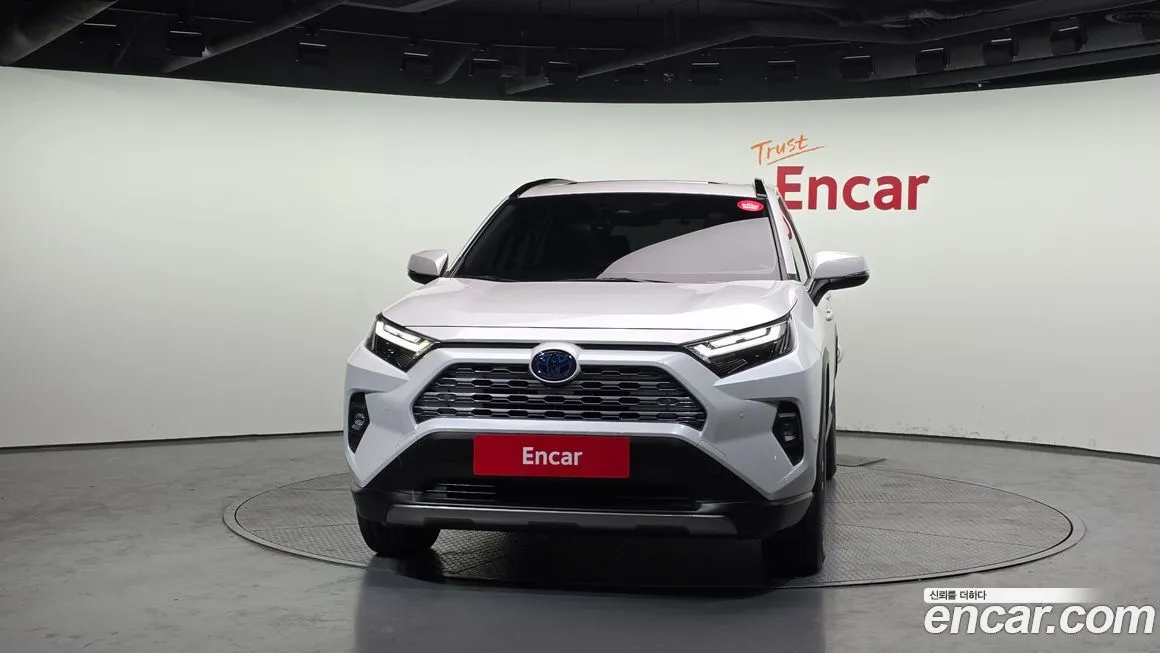 Toyota RAV4 — фото 4