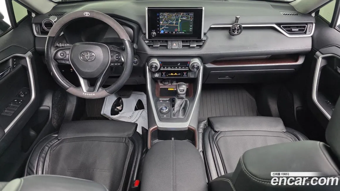 Toyota RAV4 — фото 7