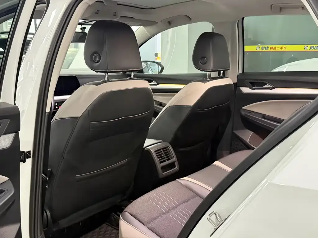 Volkswagen Golf 2021 из CN, фото 2