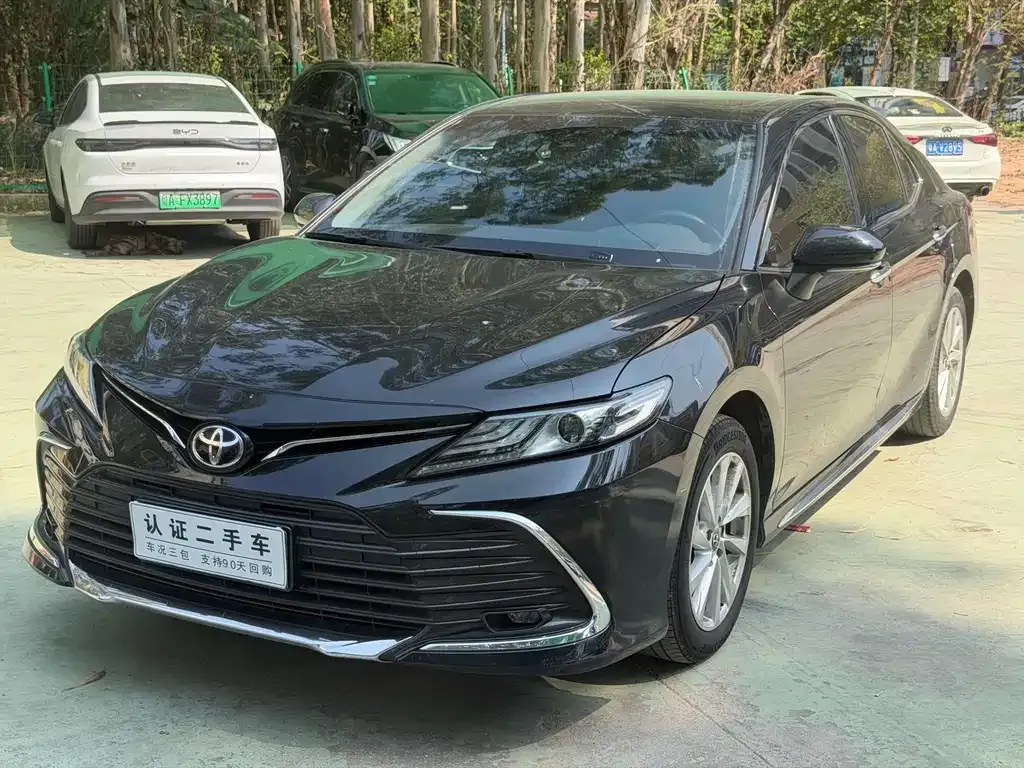Toyota Camry — фото 1