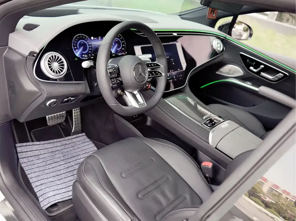 Mercedes-Benz EQS AMG — фото 6
