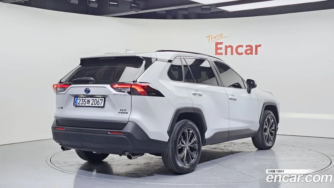 Toyota RAV4 2023 из KR, фото 4