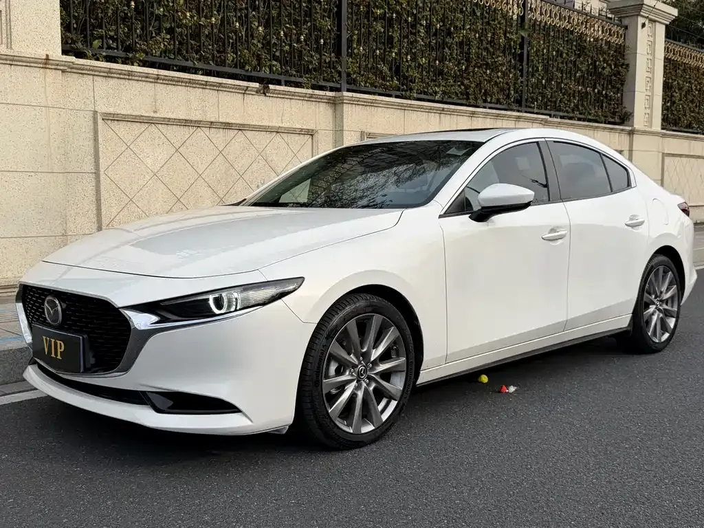 Mazda 3 Axela — фото 1