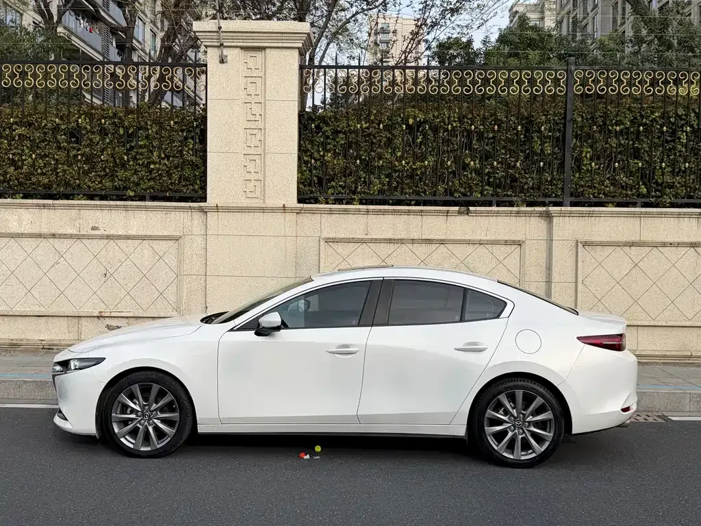 Mazda 3 Axela — фото 10