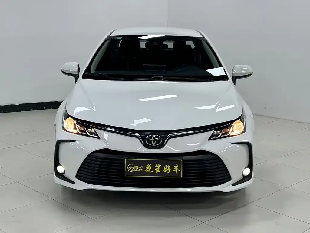 Toyota Corolla — фото 7