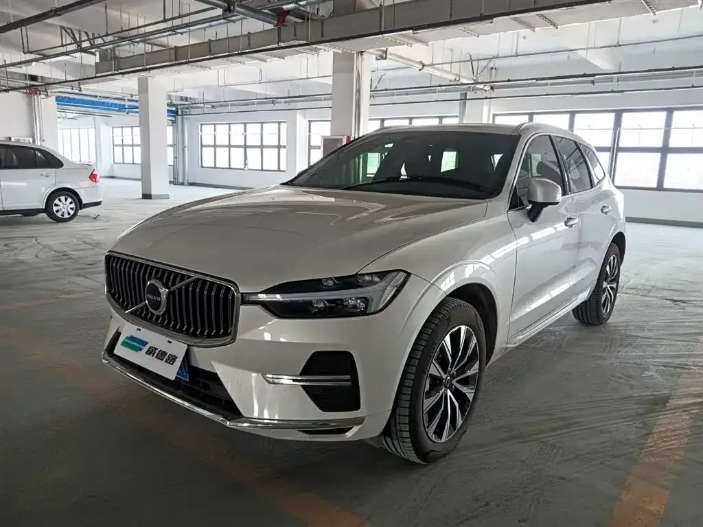 Volvo XC60 — фото 1