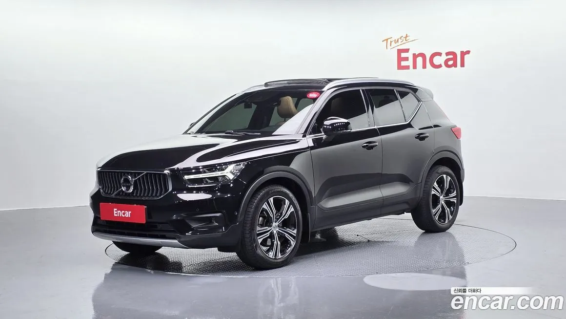 Volvo XC40 — фото 1
