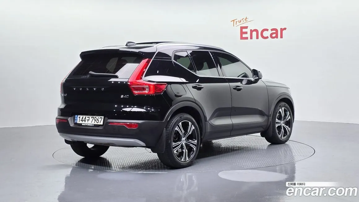 Volvo XC40 — фото 7