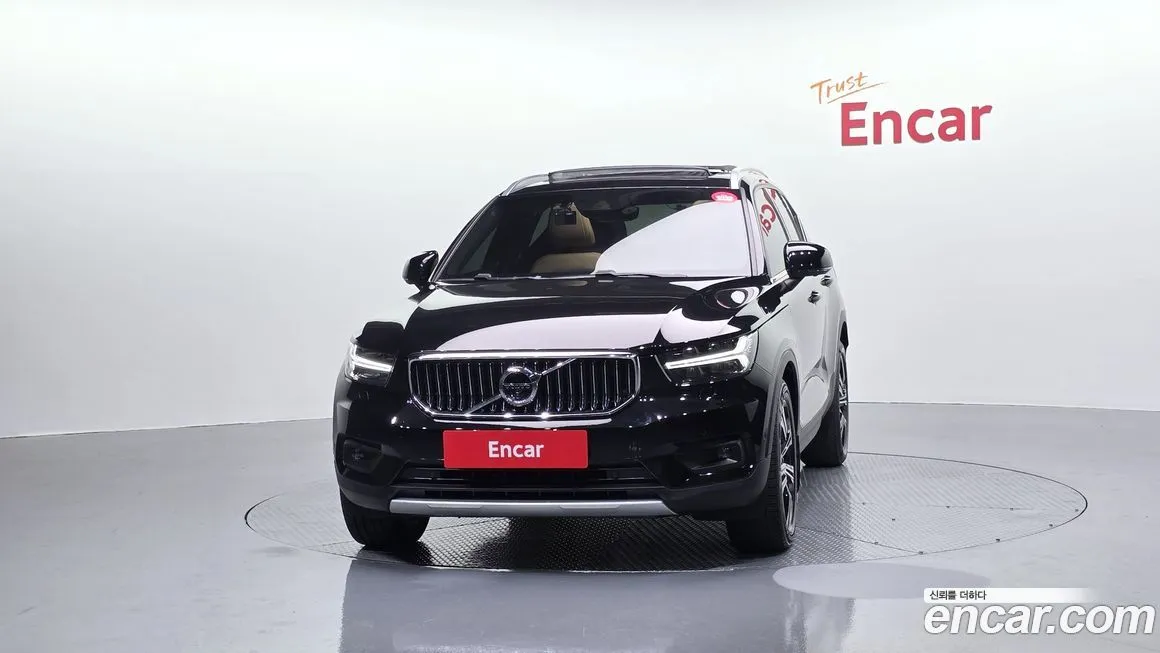 Volvo XC40 — фото 10