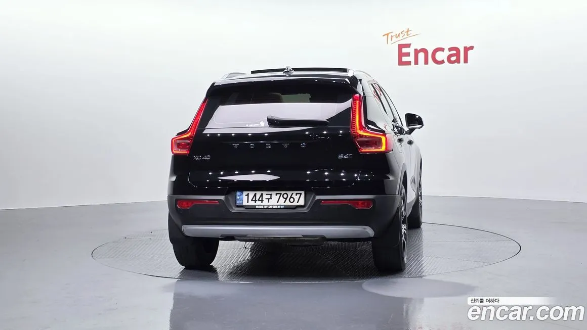 Volvo XC40 — фото 9
