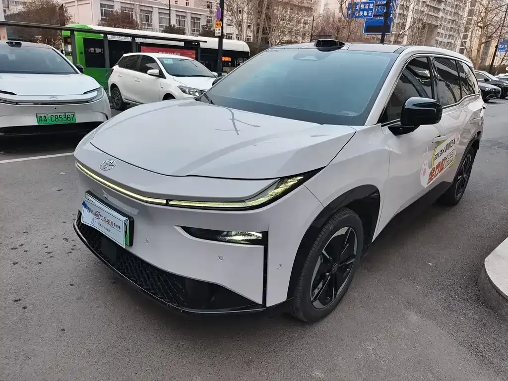 Toyota Platinum 3X 2025 из CN, фото 1